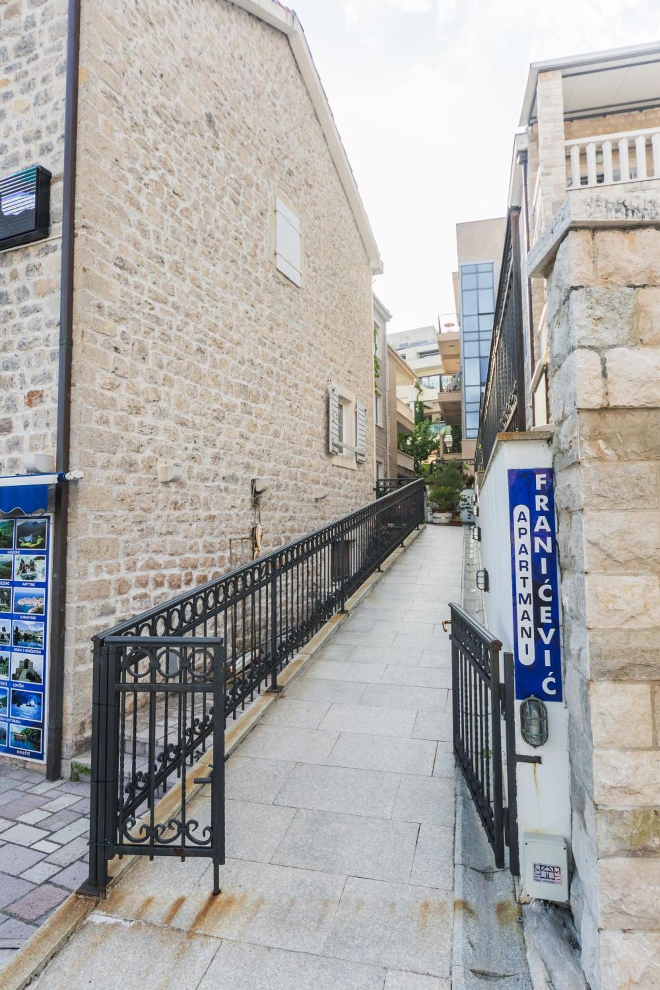 Apartments Franicevic Petrovac na moru Exterior foto
