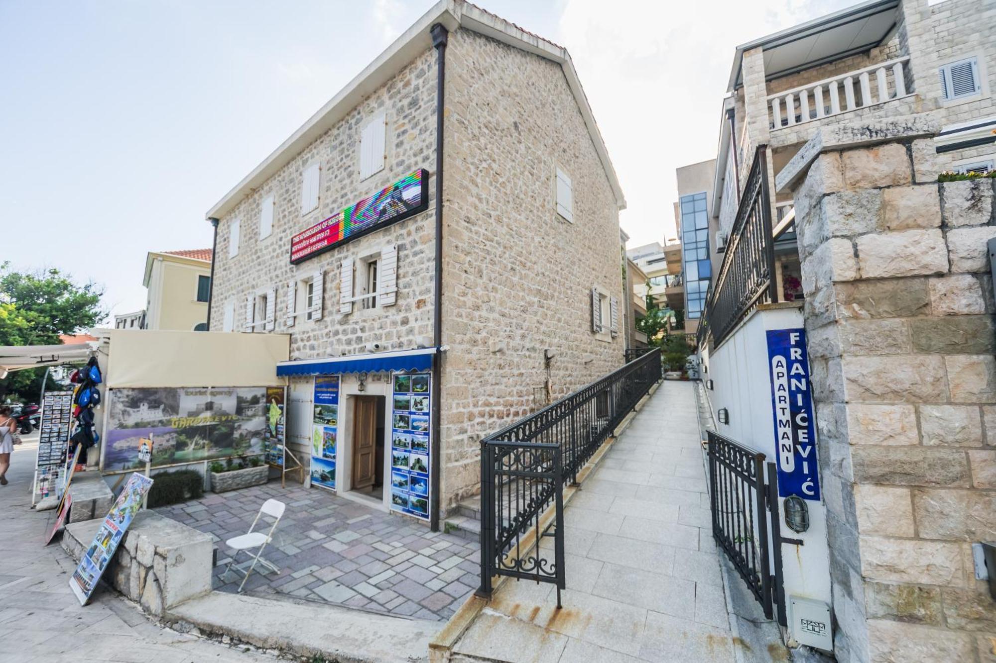 Apartments Franicevic Petrovac na moru Exterior foto
